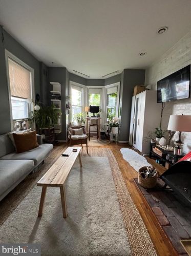 861 26th St, Philadelphia, PA 19130-1823