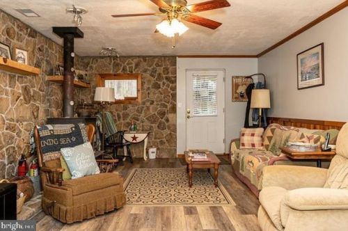 695 Piney Mountain Rd, Richmond National Battlefiel, VA 22835-4729