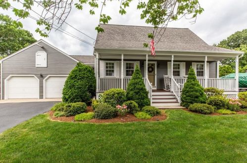 16 Fern Dr, Warren, RI 02885-1723