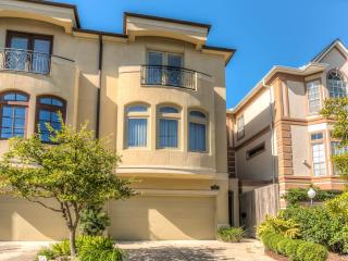 2010 Driscoll St, Houston, TX 77019-6104