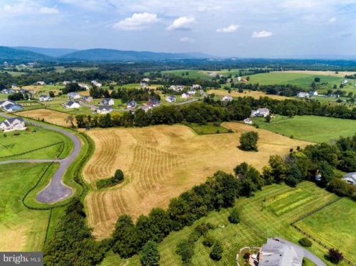 12128 Sunflower Field Pl, Lovettsville, VA 20180-2793