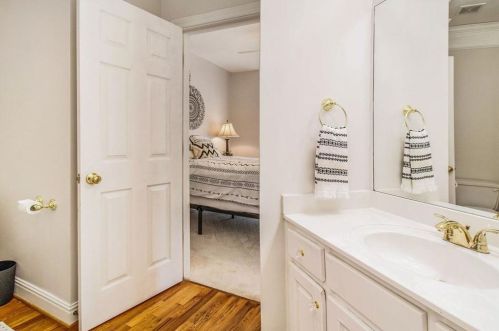 5428 Glencastle Way, Suwanee GA  30024-4125 exterior