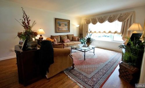 126 Medford Rd, Dumont, NJ 07628-1133