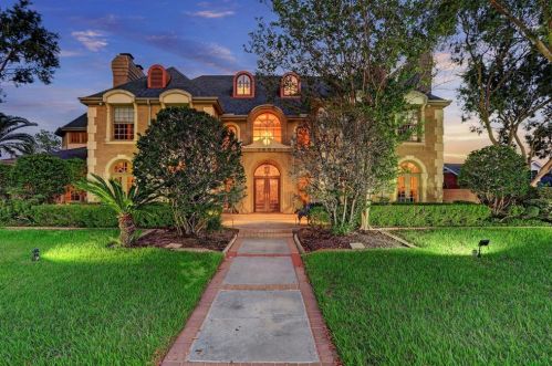 2603 Lakecrest Dr, Pearland, TX 77584-4832