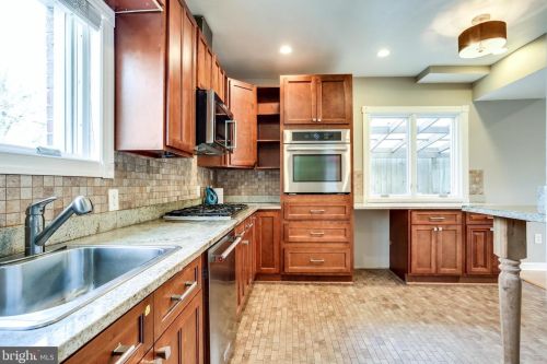 1511 Delmont Ln, Silver Spring MD 20912-7036 exterior