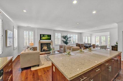 328 Bronze, Irvine CA  92618-1510 exterior