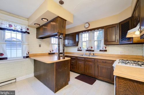 1002 York St, Hanover PA 17331-3360 exterior