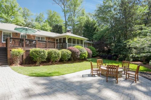 4670 Huntley Dr, Atlanta GA  30342-2728 exterior