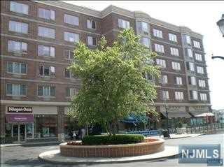 3116 City Pl, Edgewater NJ  07020-3148 exterior