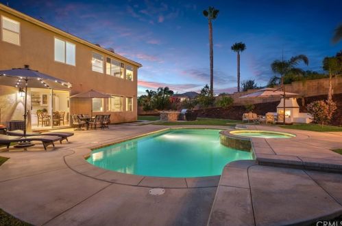 17426 Half Moon Ct, Riverside CA  92503-7055 exterior