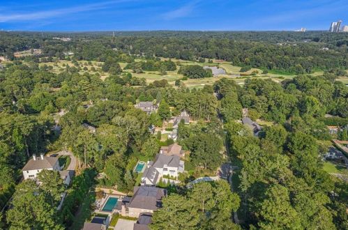 271 Hillside Dr, Atlanta GA  30342-3623 exterior