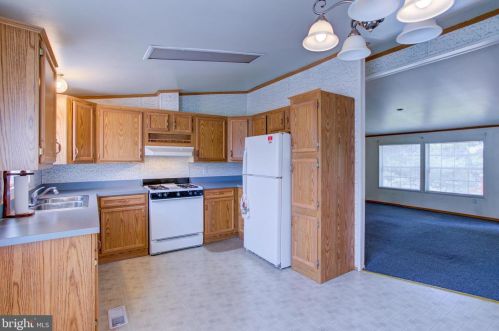 208 Bent Pine Ct, Lancaster PA  17603-2180 exterior