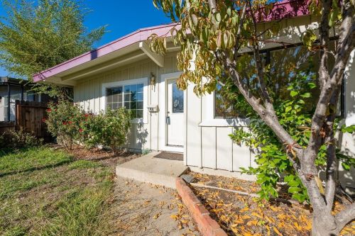 240 Burlington Dr, Ukiah, CA 95482-3820