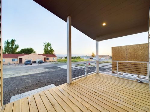279 Acorn Dr, Pueblo, CO 81007-6366