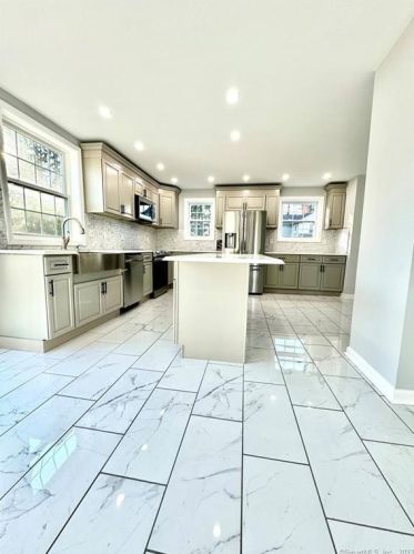 77 Prospect Hill Rd, Windsor CT  06095-1642 exterior