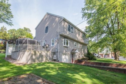 108 Vreeland Ave, Bloomingdale, NJ 07403-1118