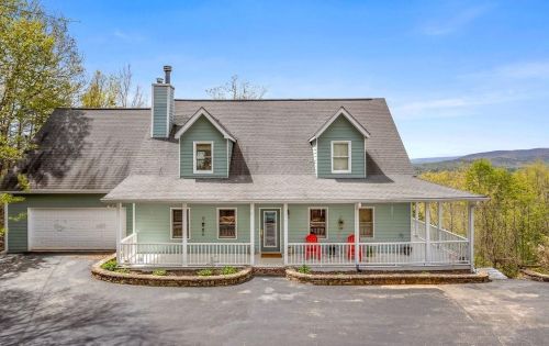 136 Wrens Ridge Cir, Dahlonega, GA 30533-2093