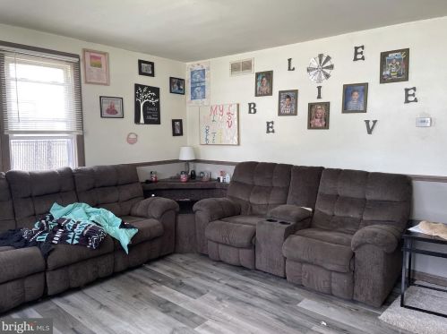 32 Chestnut Ave, Gloucester, NJ 08031-1239