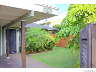 402 Hualani St, Kailua, HI 96734-2207