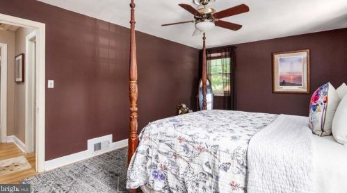 1517 Forest Glen Rd, Silver Spring MD 20910-1122 exterior