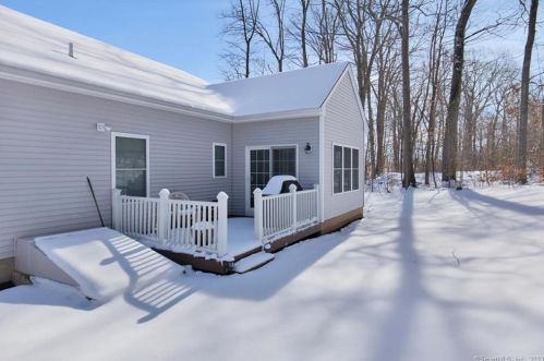 32 Sonoma Ln, Middletown, CT 06457-2077