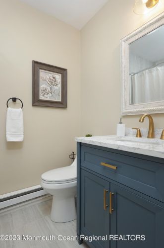 29 Manchester Ct, Tinton Falls NJ 07701-5490 exterior