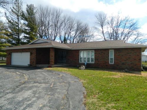 307 Ford Ave, Witt, IL 62094-1115