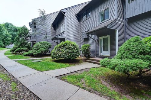 310 Conestoga Way, Glastonbury, CT 06033-3361
