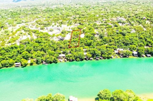 1804 Cliffwood Dr, Austin TX  78733-1505 exterior