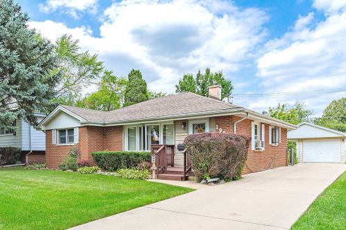 1904 Nimitz Dr, Des Plaines, IL 60018-3969