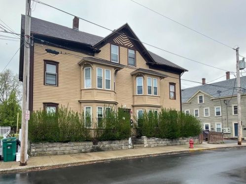 20 Boyden St, Woonsocket, RI 02895-3002