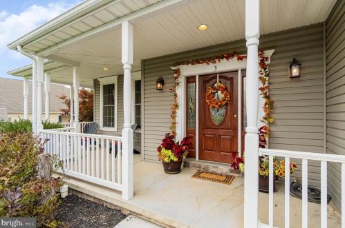 3 Jefferson Dr, Carlisle, PA 17015-4395