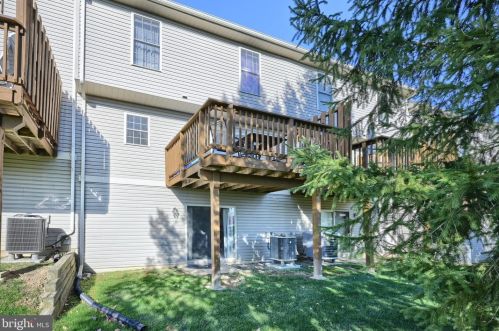 305 Woodland View Ct, Harrisburg, PA 17110-3939