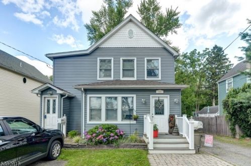 36 Van Dam Ave, Bloomingdale, NJ 07403-1715