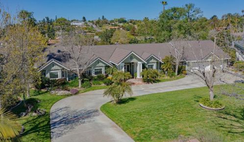 1105 Sugarbush Dr, Vista, CA 92084-6605