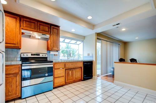 14901 Dahlquist Rd, Irvine CA  92604-2901 exterior