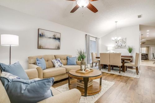 7105 Ashbourne Way, Fort Worth TX  76133-8924 exterior