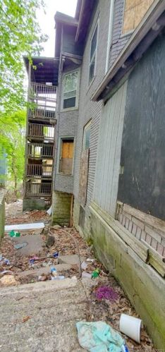 22 Brewster St, Waterbury, CT 06704-3004