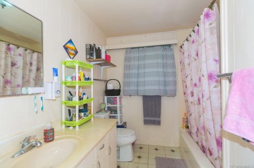 831 Hind Iuka Dr, Honolulu HI  96821-1727 exterior