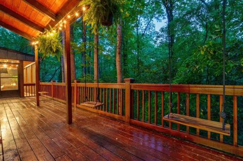 620 Colebrook Ct, Atlanta GA  30327-4710 exterior