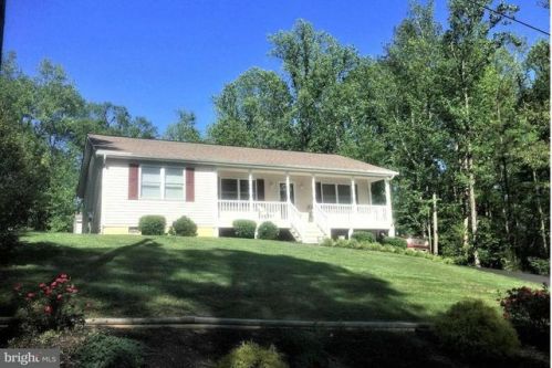 133 Lands End Dr, Montross, VA 22520-8525