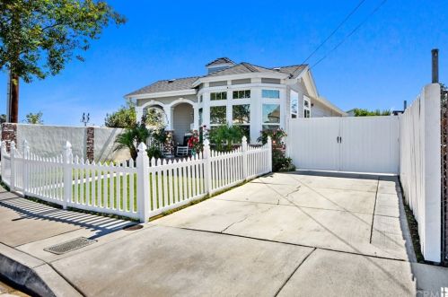 1313 Logan St, Santa Ana, CA 92701-2508