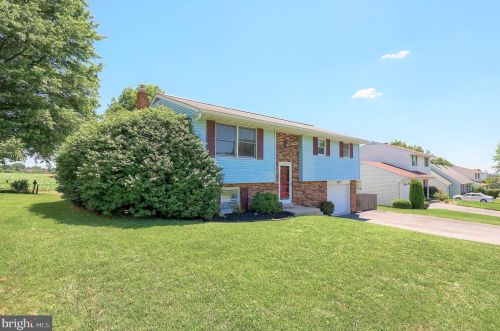 3077 Todd Ln, Lancaster PA  17601-1352 exterior