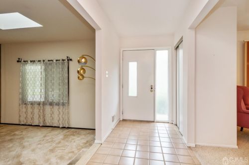 8 Belaire Ct, Old Bridge, NJ 08857-3035