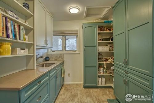 2402 Ponderosa Hl Rd, Lyons CO 80540-8432 exterior