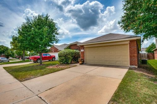 8525 Bonnet Ct, Fort Worth, TX 76131-5319