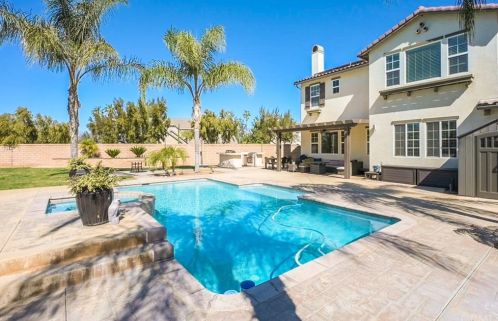 16093 Sierra Heights Dr, Riverside CA  92503-8449 exterior