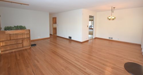 1105 Forest Ave, Des Plaines, IL 60018-1552