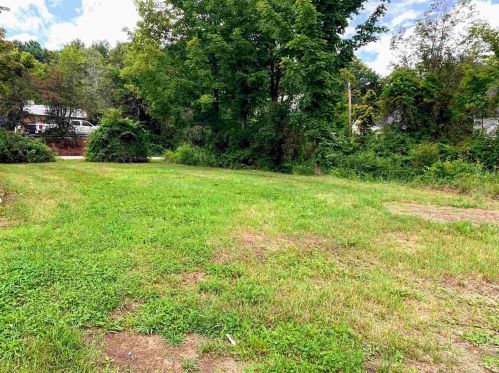 64 Henniker St, Hillsboro, NH 03244-5530