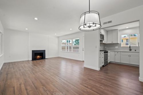 11609 Atkinson Ave, Hawthorne CA  90250-1827 exterior